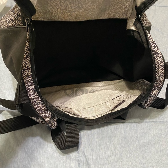 Adidas Gym Bag - Picture 8 of 9
